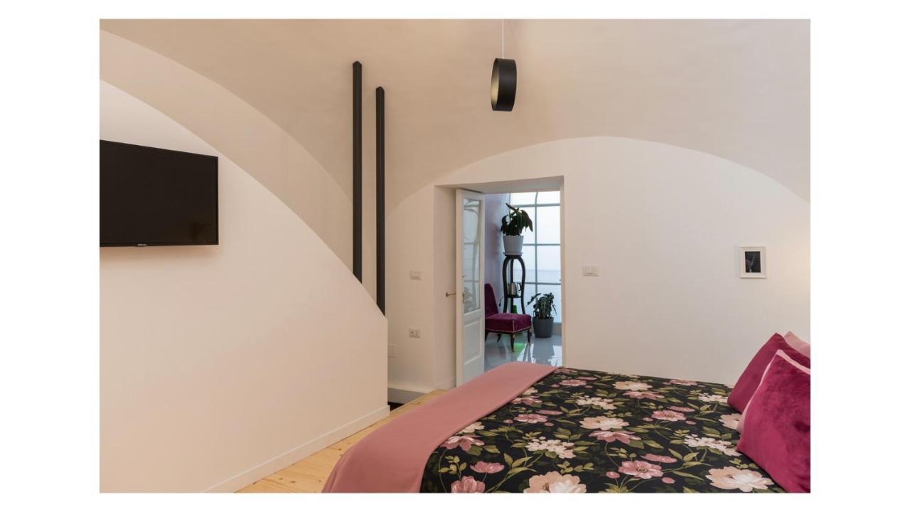 Light Pink - Suite In The Middle Of Everything Torre Annunziata Exterior foto